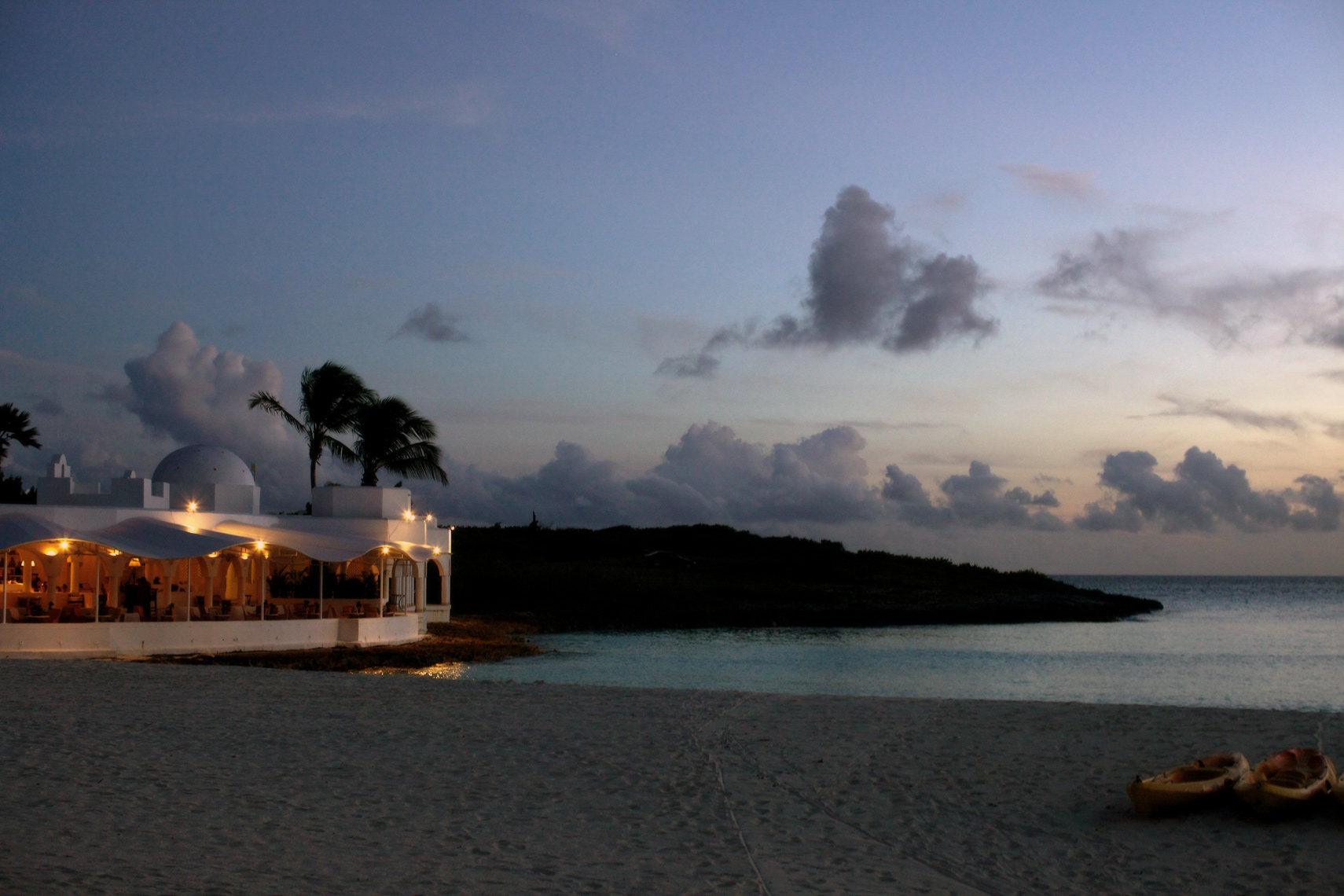 40-anguilla_night