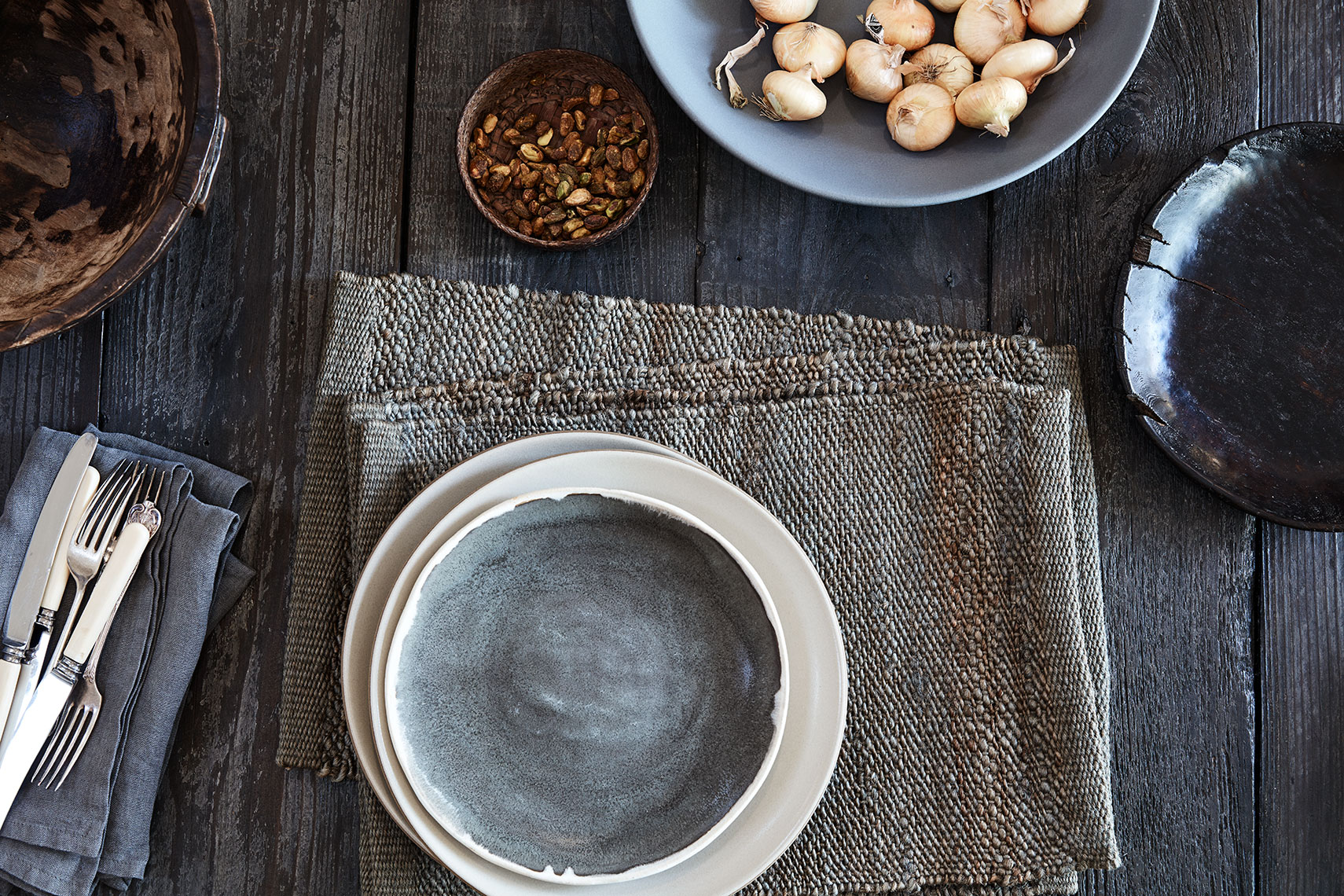 Armadillo_Rugs_TableTopCollection_ReedWeave_Placemats_Quarry_InSitu_004
